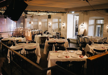 Фото №1 зала Высоцкий